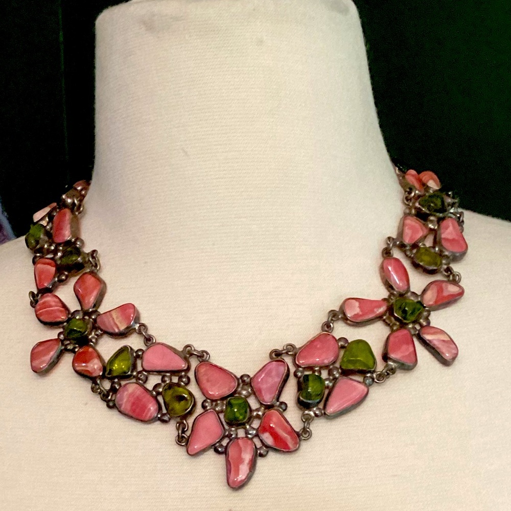 Peridot and coral stunning necklace.new